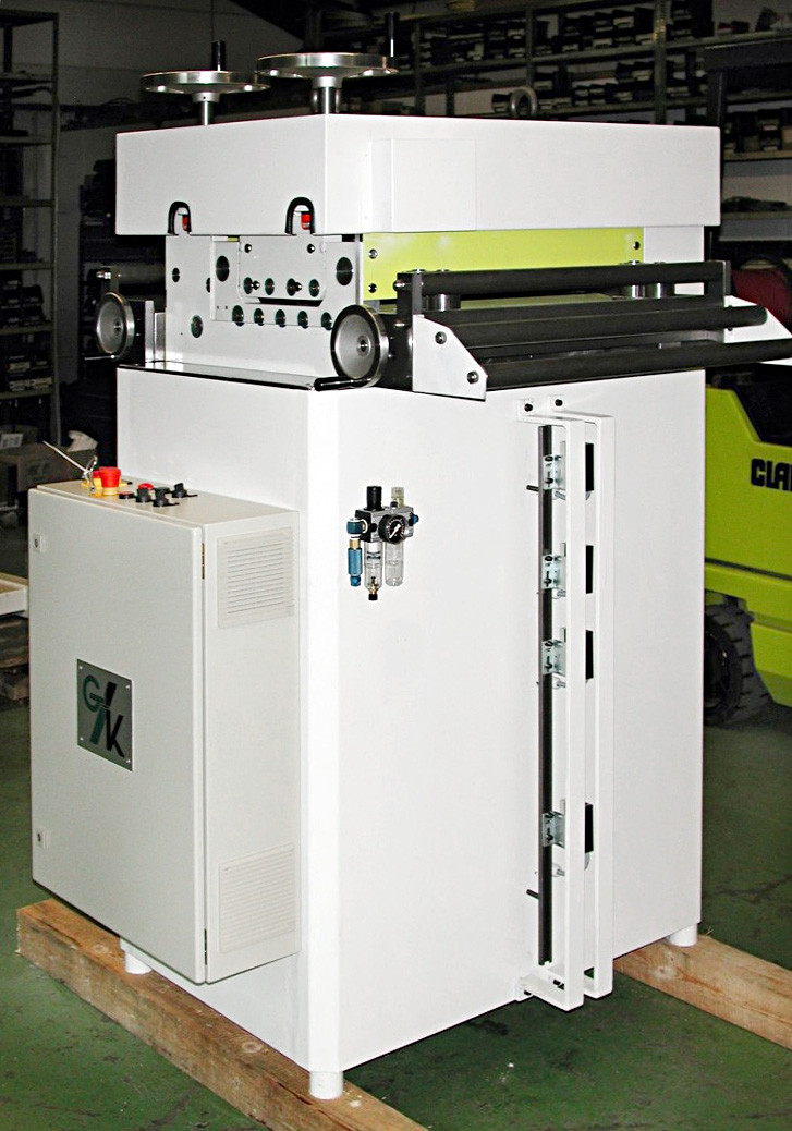 Picture shows a standard-straightening machine
